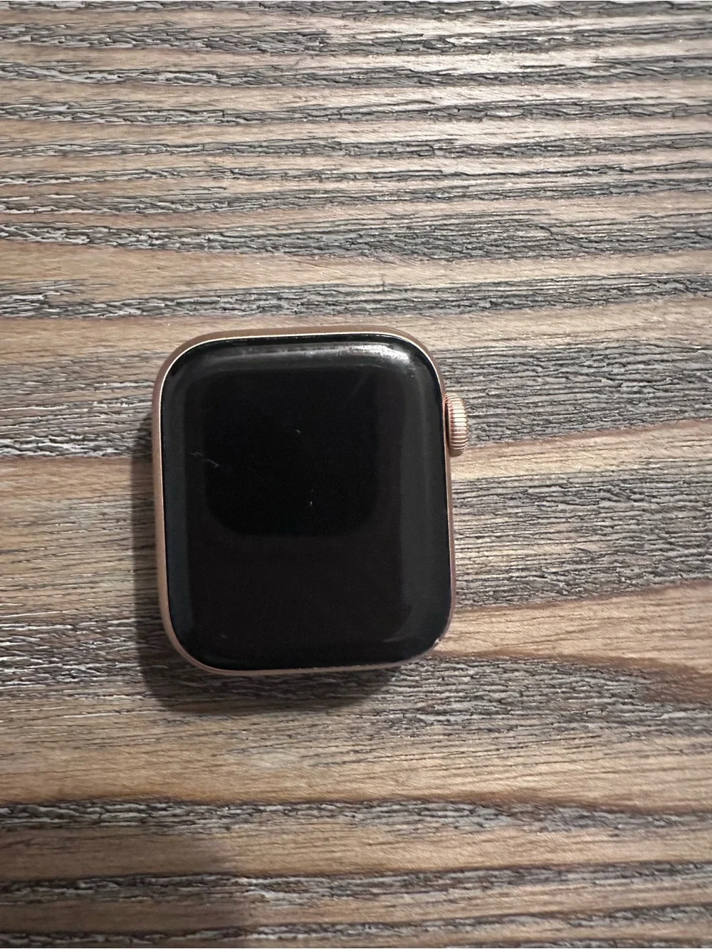 Apple Smartwatch 40 mm Series 4 Bundle with Charger, Stand and Assorted Bands